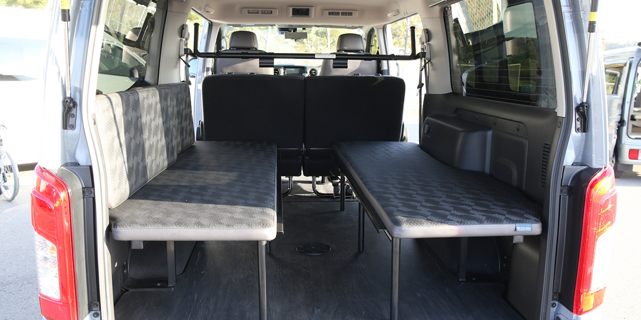 AOG 湘南里帰りミーティング 2025 新型車展示エリアの様子