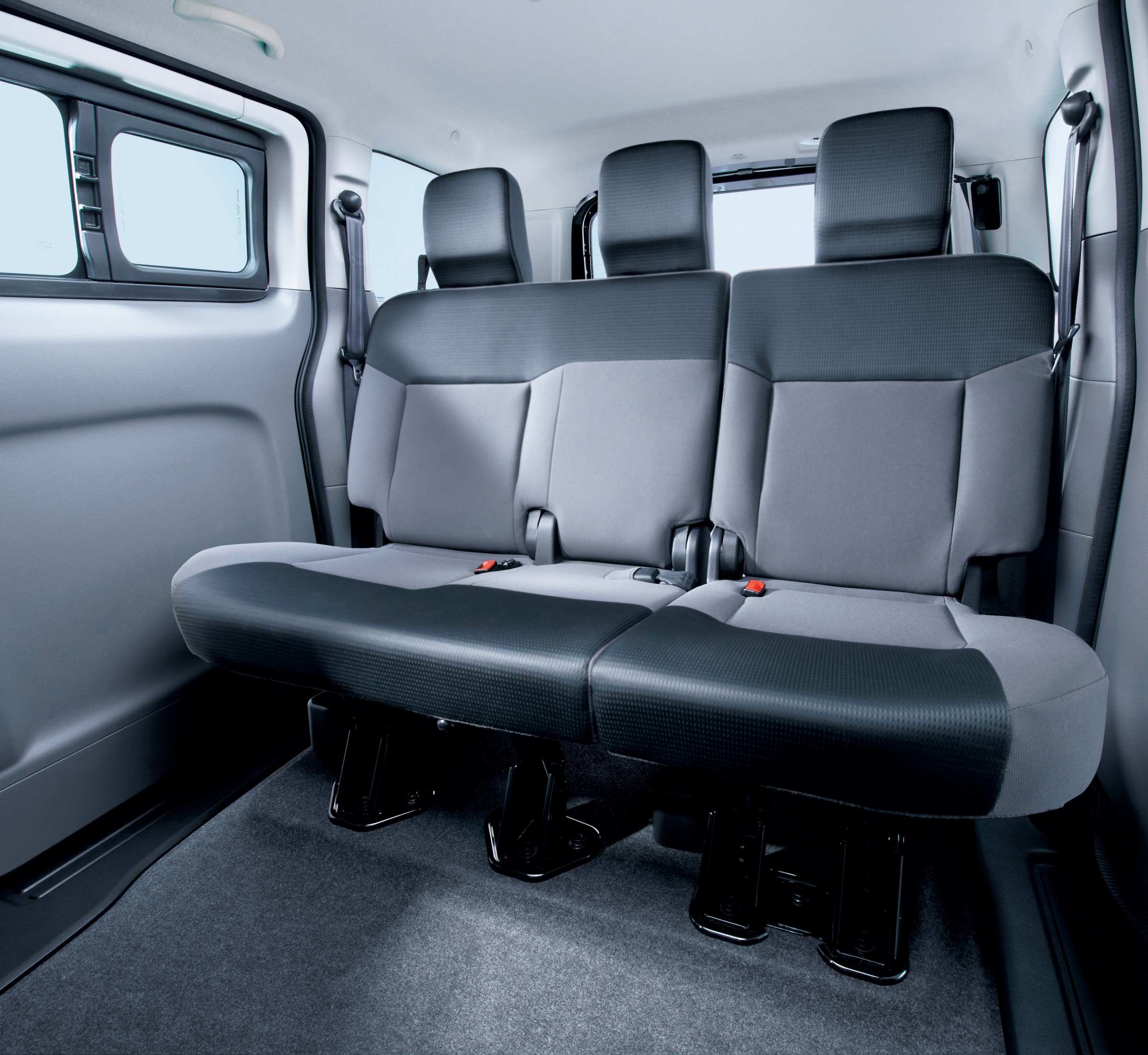 未使用品 純正 日産 nv200 乗降用手すり