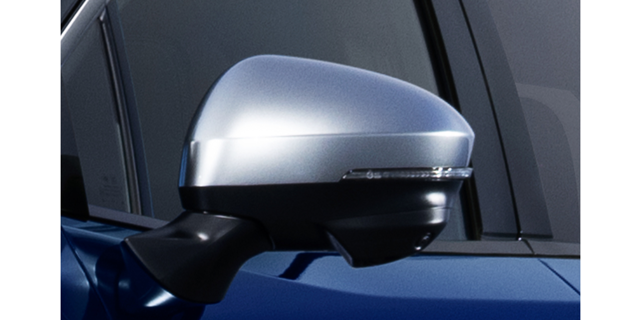 専用サイドターンランプ付電動格納式リモコンドアミラー(メタル調フィニッシュ) (ヒーター、リバース連動下向、ドアロック連動格納機能、ポジションメモリー連動機能付)