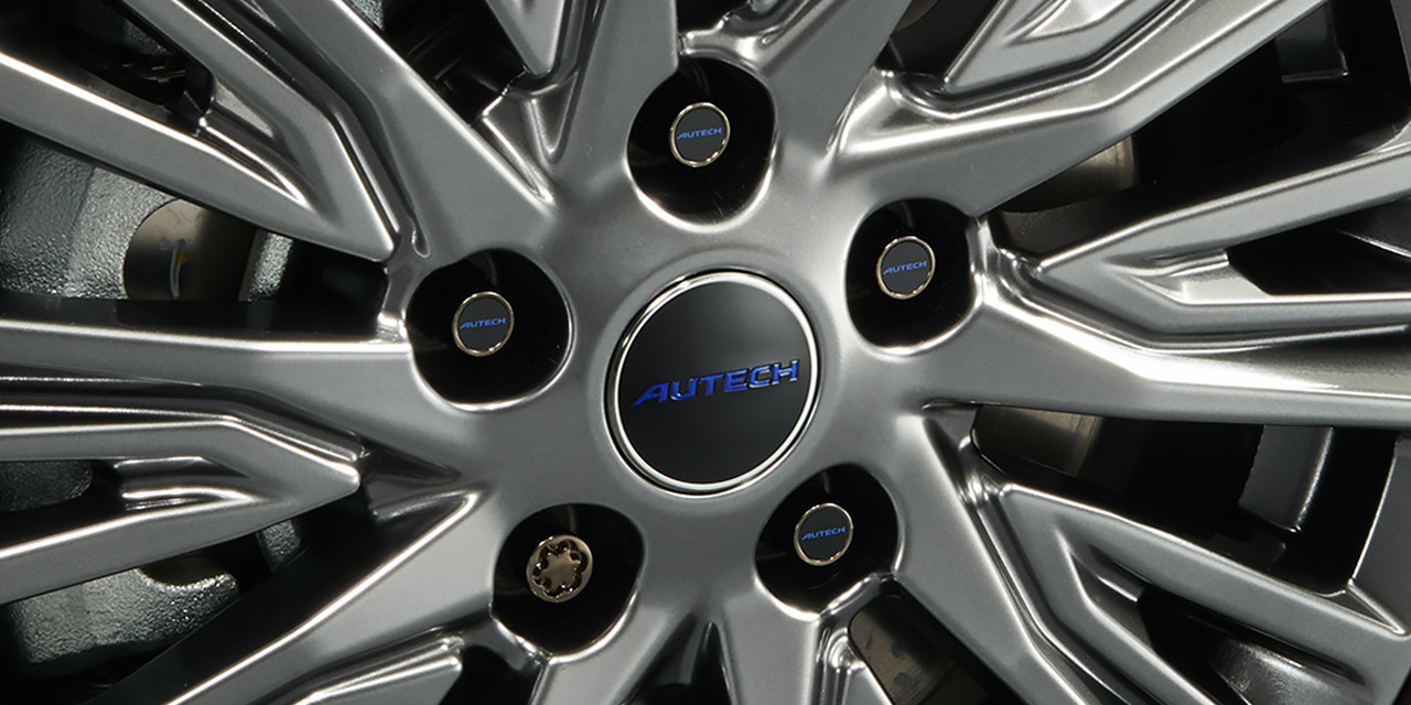 センターキャップエンブレム(ハイボスカル製、「AUTECH」ロゴ入り、4枚セット)