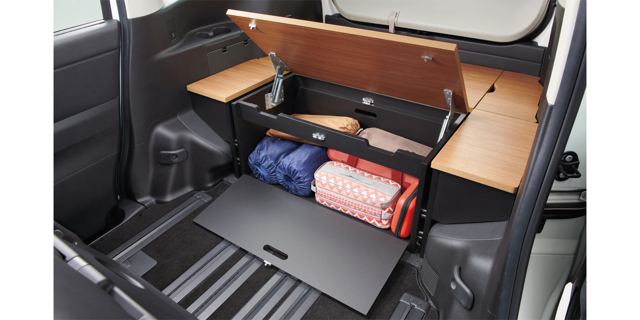 セレナ マルチボックス ベンチとテーブルの使用イメージ