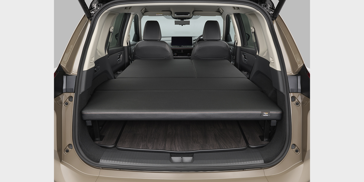 エクストレイル ロッククリーク マルチベッド ベッド展開時の画像